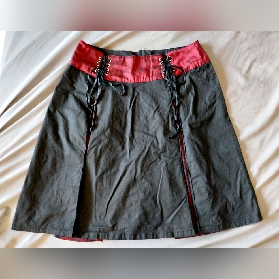 Vintage Tripp Nyc Goth Y2k Black & Burgundy Spiderweb Lace Pleat Skirt